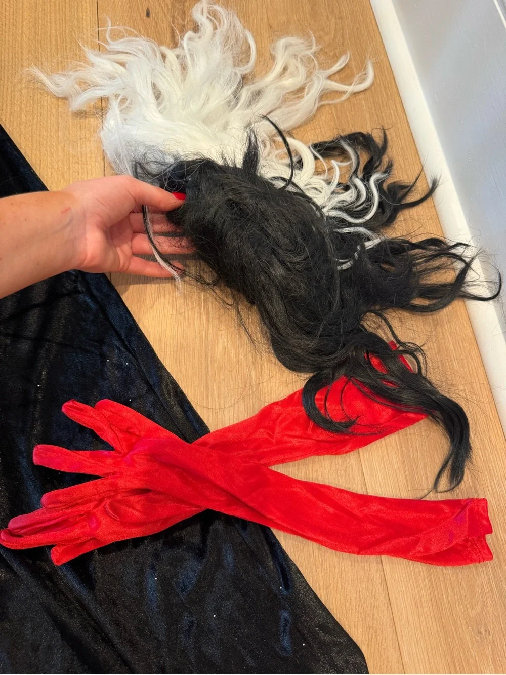 Girls Cruella De Vil Black & White Costume with Wig and Red Gloves